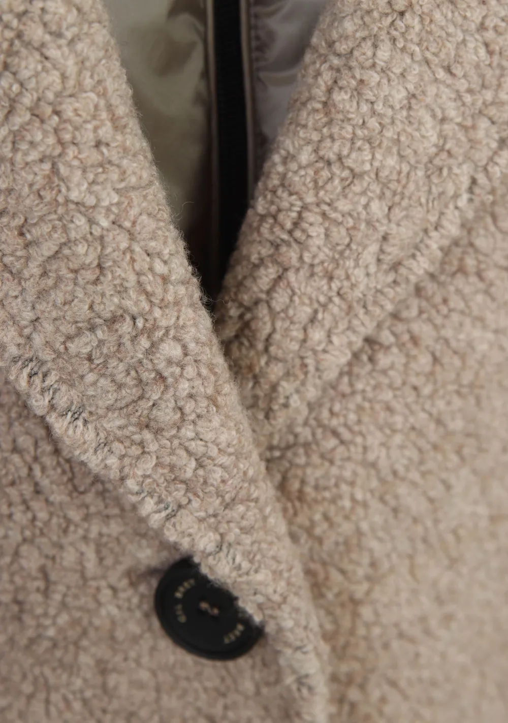 DAMES GIL BRET MANTEL