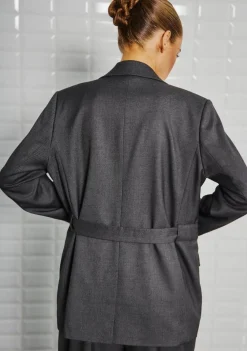 DAMES WITH BLACK BLAZER