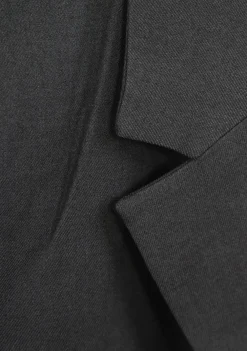 DAMES WITH BLACK BLAZER