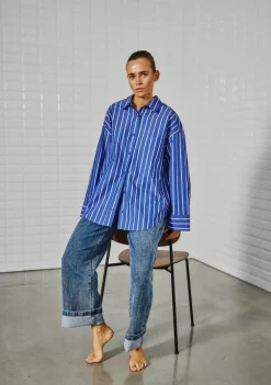 DAMES WITH BLACK BLOUSE