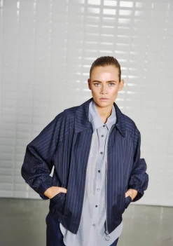 DAMES WITH BLACK BOMBERJACK