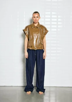 DAMES WITH BLACK GILET