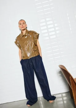 DAMES WITH BLACK GILET