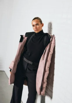 DAMES WITH BLACK JACK