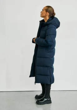 DAMES WITH BLACK JACK