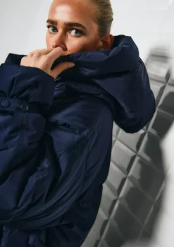 DAMES WITH BLACK JACK