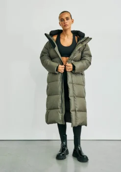 DAMES WITH BLACK JACK