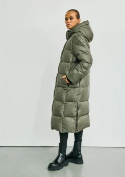 DAMES WITH BLACK JACK