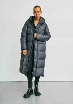 DAMES WITH BLACK JACK