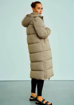 DAMES WITH BLACK JACK