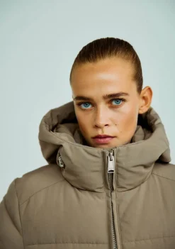 DAMES WITH BLACK JACK