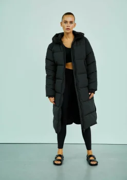 DAMES WITH BLACK JACK