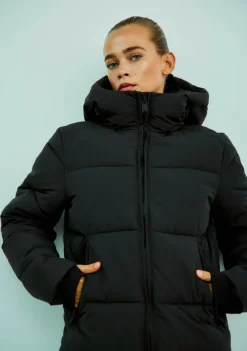 DAMES WITH BLACK JACK