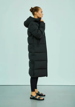 DAMES WITH BLACK JACK