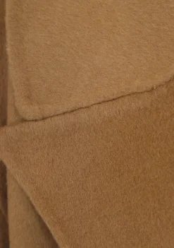 DAMES WITH BLACK JAS