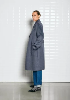 DAMES WITH BLACK JAS