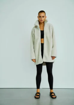 DAMES WITH BLACK JAS