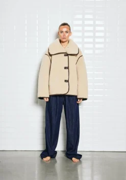 DAMES WITH BLACK JAS