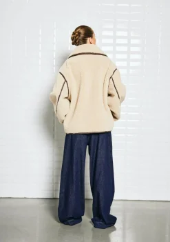 DAMES WITH BLACK JAS