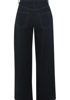 DAMES WITH BLACK JEANS