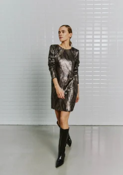 DAMES WITH BLACK JURK