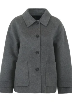 DAMES WITH BLACK MANTEL