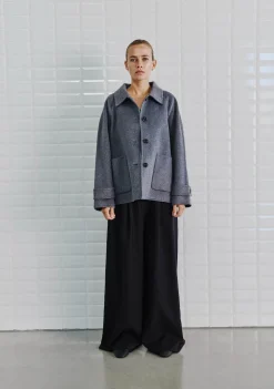 DAMES WITH BLACK MANTEL