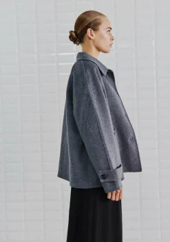 DAMES WITH BLACK MANTEL