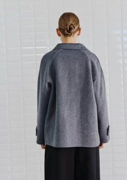 DAMES WITH BLACK MANTEL