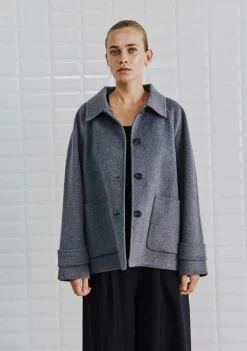 DAMES WITH BLACK MANTEL