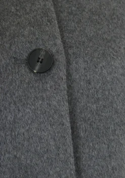 DAMES WITH BLACK MANTEL