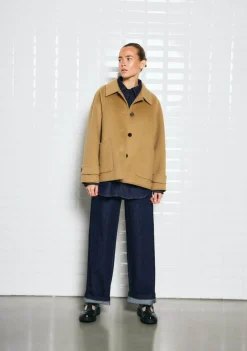 DAMES WITH BLACK MANTEL