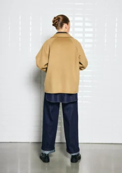 DAMES WITH BLACK MANTEL