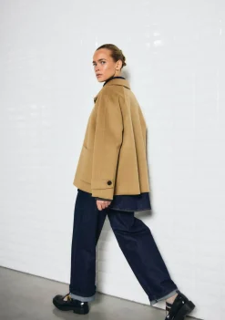 DAMES WITH BLACK MANTEL