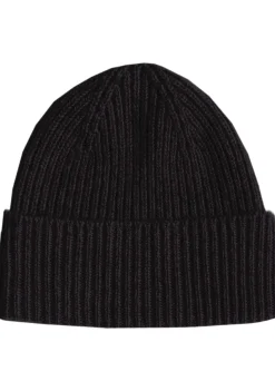 DAMES WITH BLACK MUTS