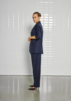 DAMES WITH BLACK PANTALON