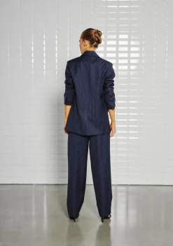 DAMES WITH BLACK PANTALON