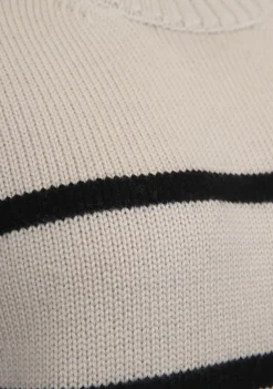 DAMES WITH BLACK TRUI