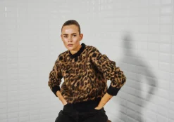 DAMES WITH BLACK TRUI