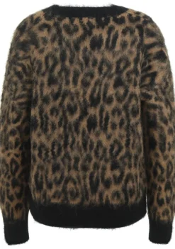 DAMES WITH BLACK TRUI