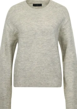 DAMES WITH BLACK TRUI