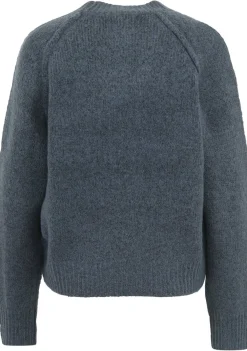 DAMES WITH BLACK TRUI