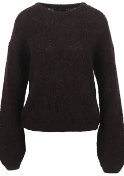 DAMES WITH BLACK TRUI