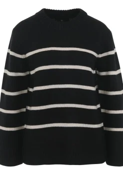 DAMES WITH BLACK TRUI