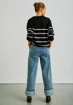 DAMES WITH BLACK TRUI