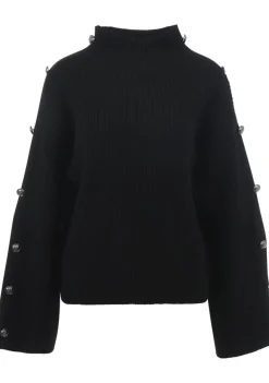 DAMES WITH BLACK TRUI