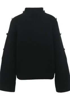 DAMES WITH BLACK TRUI