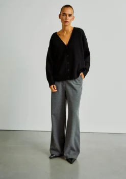 DAMES WITH BLACK VEST