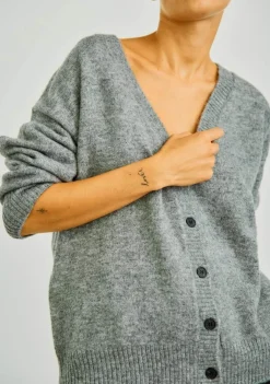 DAMES WITH BLACK VEST